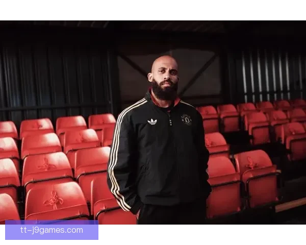 曼联宣布与奢侈品牌合作推出限量款商务正装彰显品味与独特魅力